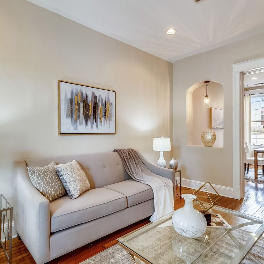 Main_Level-Living_Room-RE0989